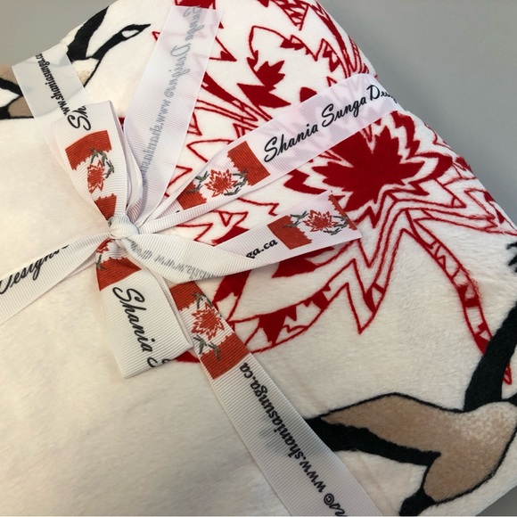NEW Canadiana Minky Throw. Canada Goose - Picture 7 of 12